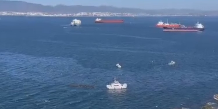 Las aguas de Gibraltar sufren su segundo vertido de petróleo en apenas once meses