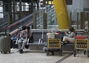 España abre fronteras a doce países terceros y excluye a Argelia, Marruecos y China