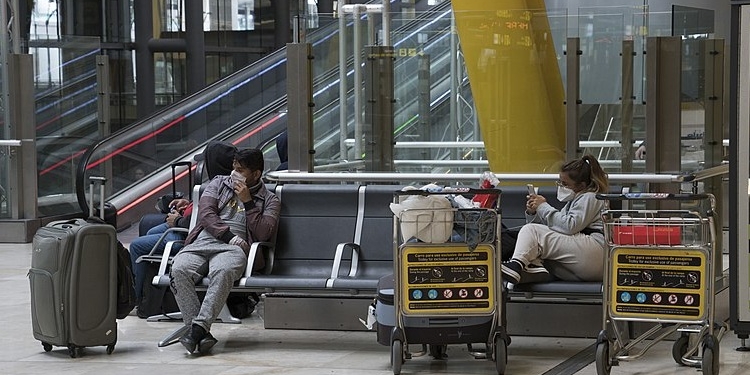 España abre fronteras a doce países terceros y excluye a Argelia, Marruecos y China