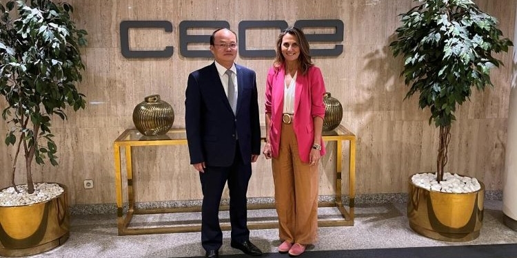 La presidenta de CEOE Internacional recibe al nuevo embajador de Vietnam