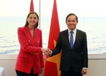 El viceprimer ministro de Vietnam anuncia la apertura de una ruta aérea directa con España