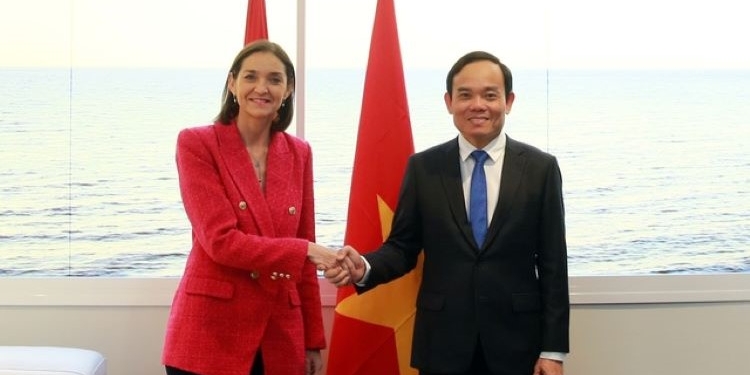 El viceprimer ministro de Vietnam anuncia la apertura de una ruta aérea directa con España