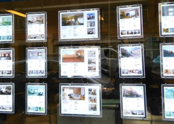 Los rumanos, los extranjeros residentes que más vivienda compran en España