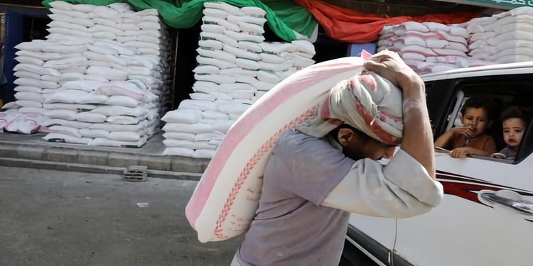 España participó en la llegada a Yemen de 30.000 toneladas de trigo