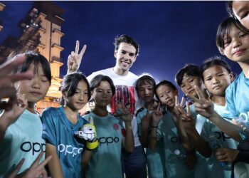 Kaká, ex estrella brasileña, visita la Superliga Village de China