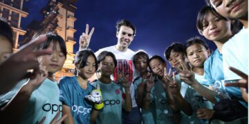 Kaká, ex estrella brasileña, visita la Superliga Village de China
