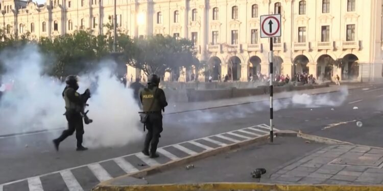 Peru to knock on “other doors” after Spain’s refusal to sell tear gas