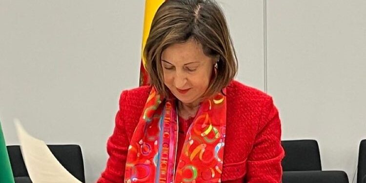 Robles defends “greater synergies” between the Spanish and US defense industries