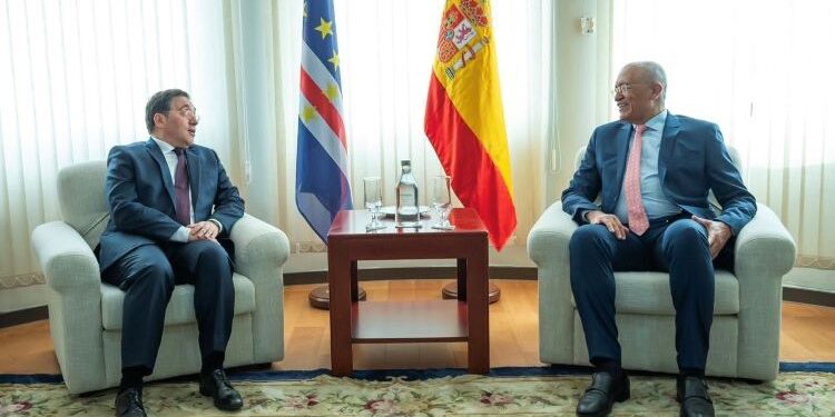 Albares addresses stability in Africa in Cape Verde and prepares another trip to Senegal and Gambia