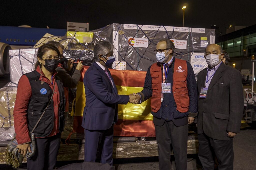España entregó 101.760 vacunas a Perú