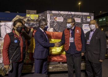 España entregó 101.760 vacunas a Perú