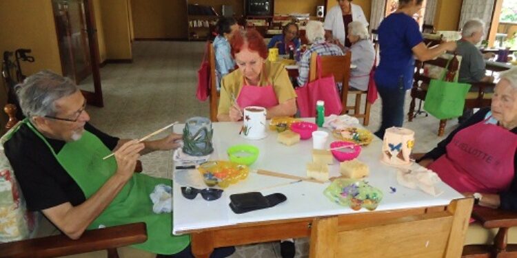 The Government will allocate 499,000 euros to entities that help Spaniards abroad