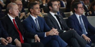 España y Turquía se comprometen a alcanzar los 25.000 millones en intercambios comerciales