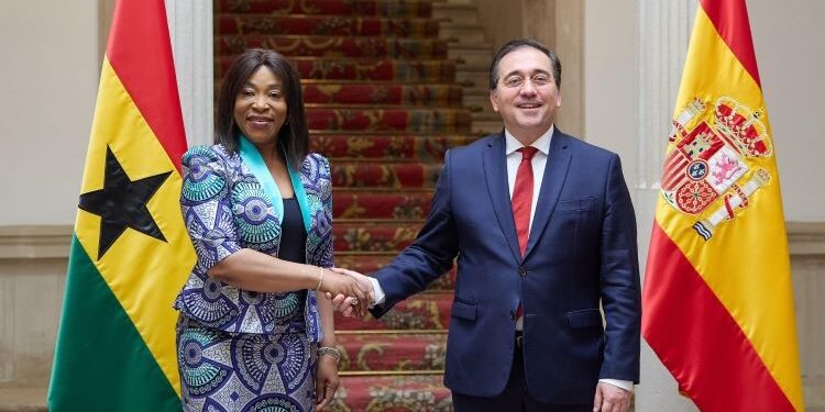 Albares y su homóloga de Ghana destacan a Nico Williams, “puente entre nuestros países”