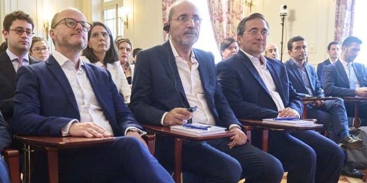 Albares: el conflicto en Oriente Medio “puede desbordarse en cualquier momento”