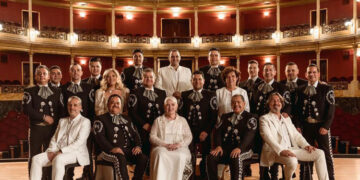 Mocedades y Mariachi Vargas cantan a México en el Teatro Real