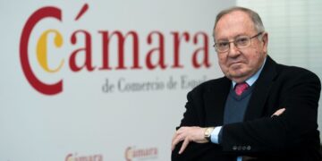 The president of the Chamber of Commerce, José Luis Bonet, Grand Cross of Civil Merit