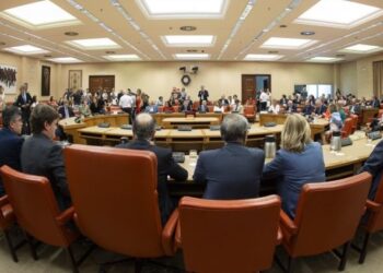 The Spanish MEPs collect their certificates in Congress and swear or promise the Constitution