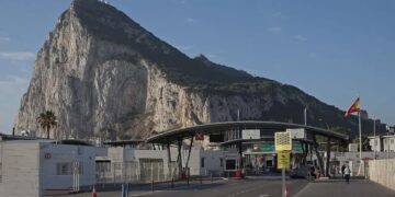 Picardo warns Gibraltarians of new controls at the Gate starting in November
