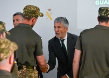 Grande-Marlaska delivers their diplomas to 19 Ukrainian police officers trained in Logroño