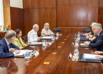 Robles discusses the Spanish mission in Lebanon with the deputy head of UN peacekeeping operations