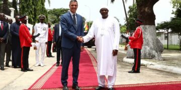 Sánchez claims the “common objective” with Gambia to stop the mafias that traffic migrants