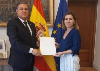 Paraguay’s new ambassador to Spain presents Copies of his Credentials