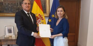 Paraguay’s new ambassador to Spain presents Copies of his Credentials