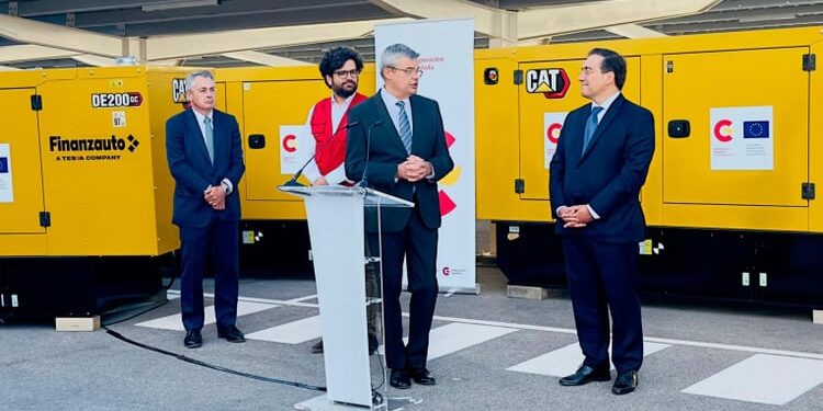 Albares preside la entrega de siete nuevos generadores a Ucrania: «no vamos a desfallecer»
