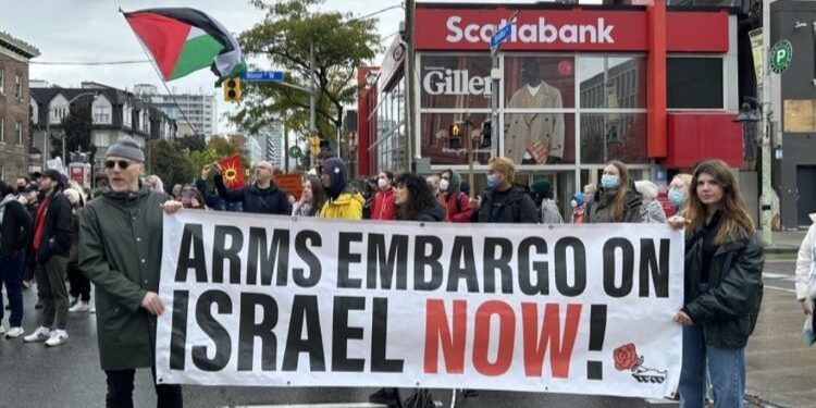 Sumar calls for an “automatic” arms embargo on any country sued before an international court