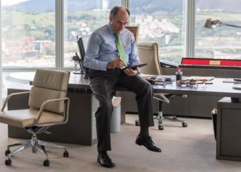 Iberdrola buys UK electricity company Electricity North West