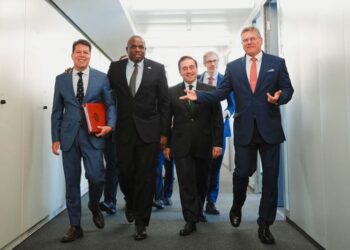 Albares, Lammy y Sefcovic anuncian “avances adicionales” sobre Gibraltar relativos “a personas y bienes”