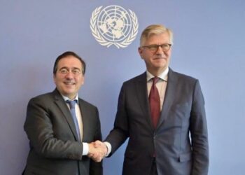 Albares aborda con el jefe de misiones de la ONU el papel del contingente español en Líbano