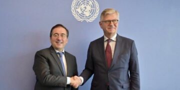 Albares aborda con el jefe de misiones de la ONU el papel del contingente español en Líbano