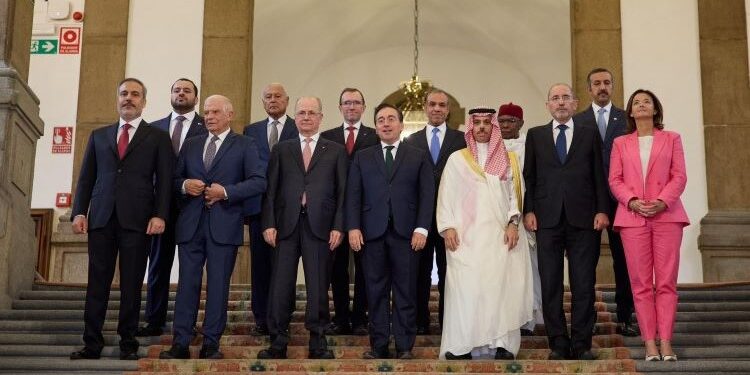 Albares urges Saudi Arabia and Qatar to recognize Israel to make the two States viable