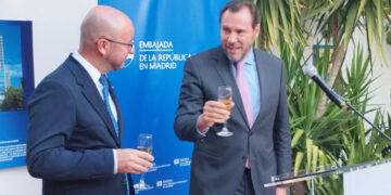 El embajador de Eslovaquia subraya que la agresión rusa a Ucrania reclama una industria europea de defensa