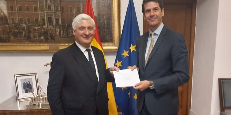 The new Belgian ambassador presents the Copies of his Credentials