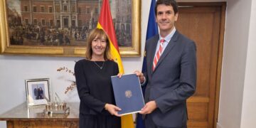 Eva Descarrega asume su cargo como primera mujer embajadora de Andorra en España