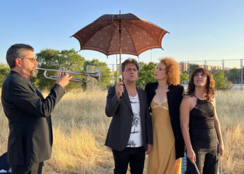 ‘Los desiertos crecen de noche’: absurd reality in the Teatro del Barrio