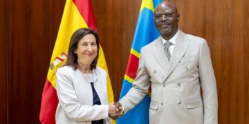 Robles aborda la colaboración industrial militar con la República Democrática del Congo