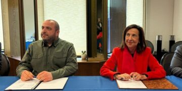 Robles anuncia ante Zelenski el próximo envío de defensa aérea a Ucrania