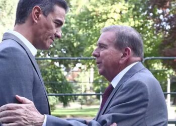 Sánchez afirma que España trabaja «por el diálogo» en Venezuela tras reunirse con Edmundo González