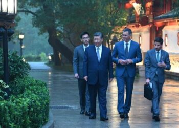 Sánchez defiende el porcino español en Pekín y rechaza una guerra comercial entre UE y China