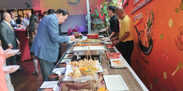 Rica y variada demostración de la gastronomía de Tailandia