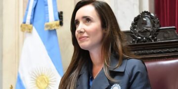La vicepresidenta de Argentina, primer alto cargo del Gobierno de Milei que viaje a España tras la crisis