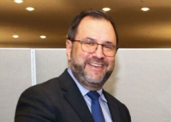 Albares will try to discuss the situation of the detained Spaniards with Yván Gil in New York