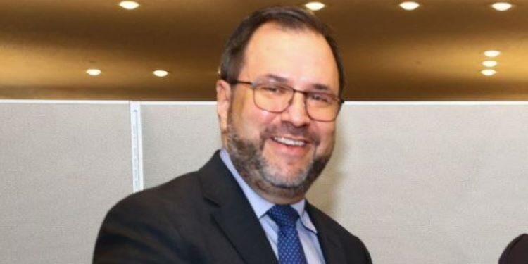 Albares will try to discuss the situation of the detained Spaniards with Yván Gil in New York