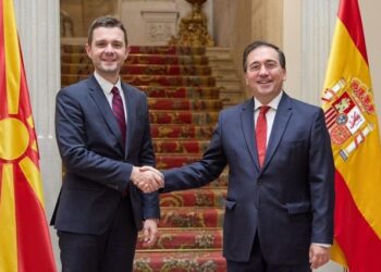 Albares reitera a su homólogo normacedonio el apoyo de España a la adhesión de su país a la UE