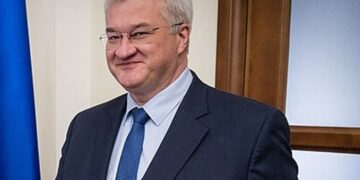 Albares transmite su apoyo al nuevo ministro de Exteriores de Ucrania