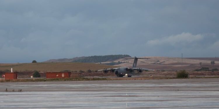 Llega a Madrid un nuevo vuelo con 68 españoles y 13 extranjeros desde Líbano, lo que eleva el total a 348